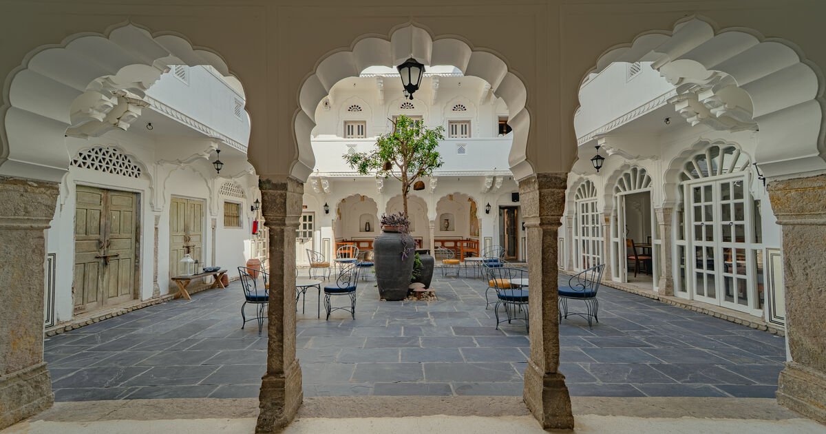 Sitaram Bhawan golden hour entrance